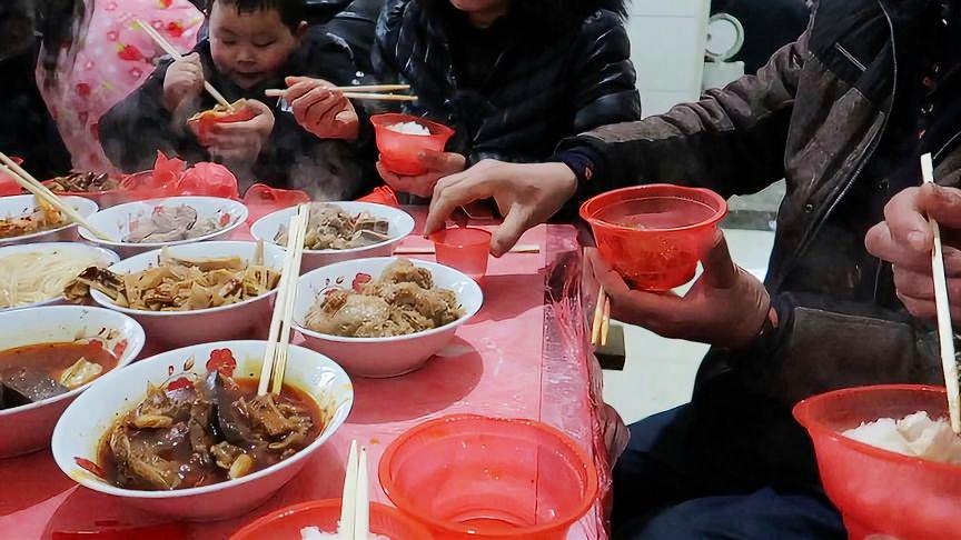 湖南村庄独特习俗，随礼一斤肉独享宴席美食