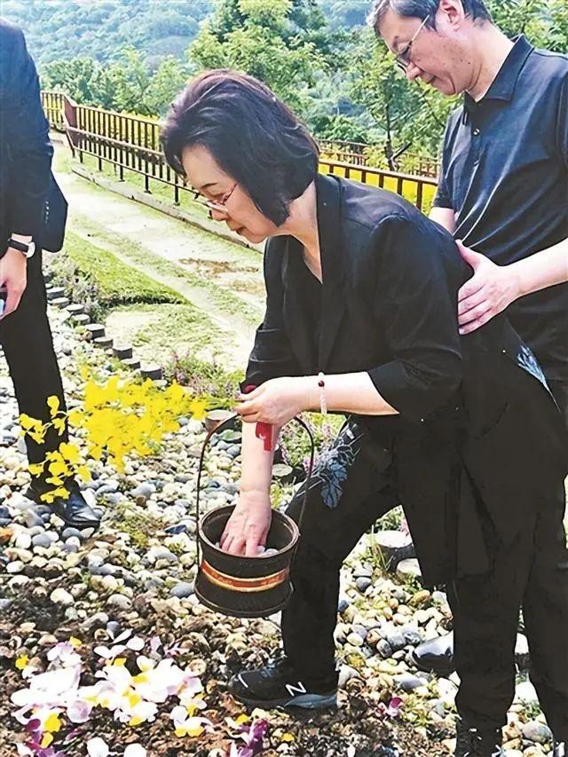 琼瑶今日花葬