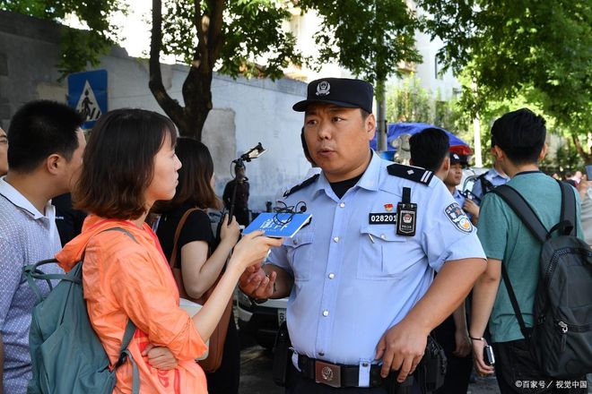 派出所副所长殴打小学生遭撤职，警示教育意义重大