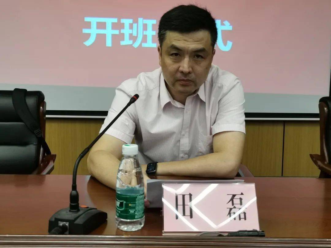 体育教育引发思考，体育老师被举报暴踢学生头部