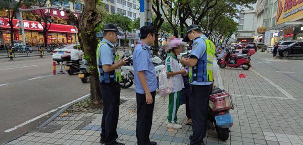 百万粉丝博主起诉交警队，法院回应